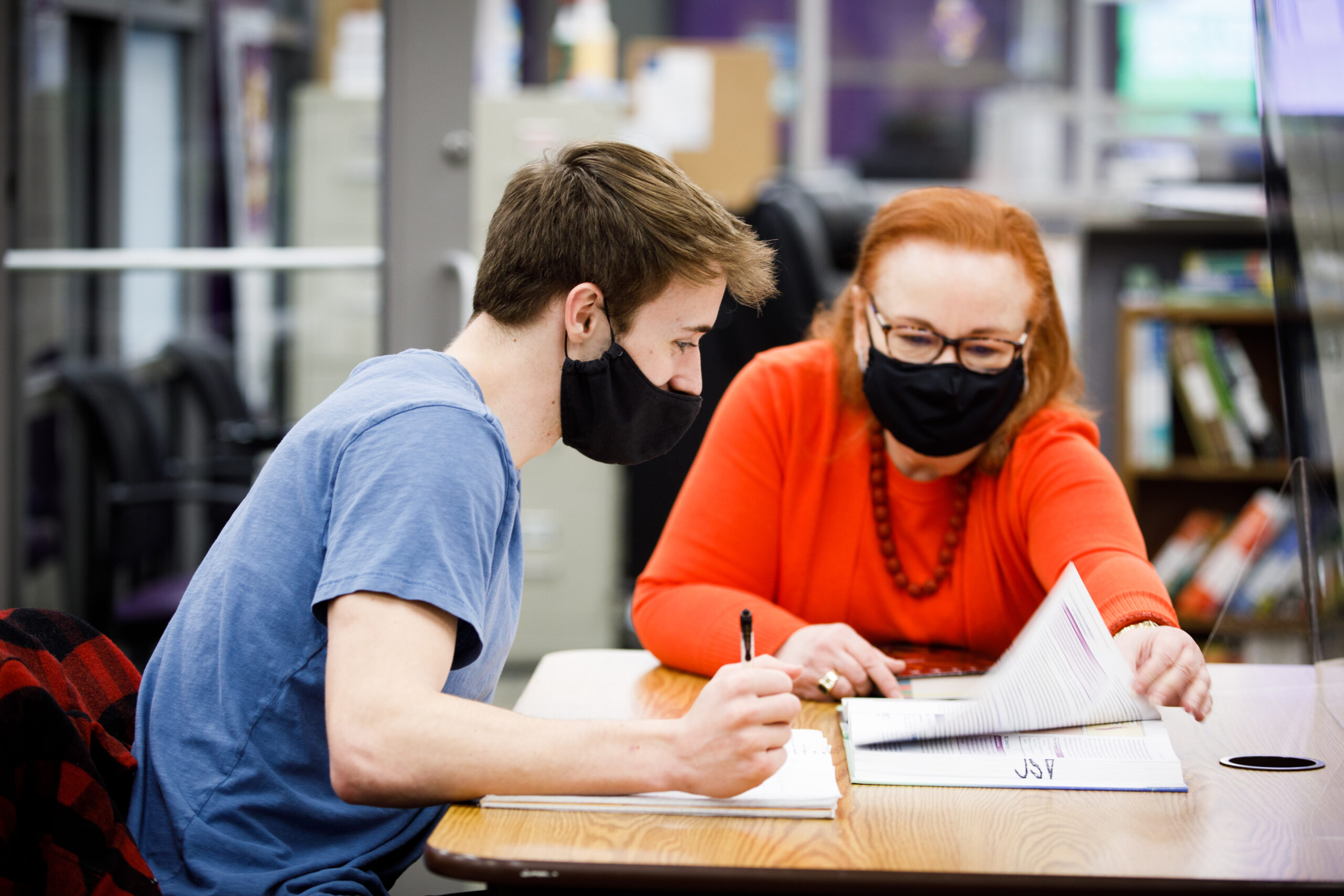 Academic Coach Kathleen Keller, tutors a student in the SARC